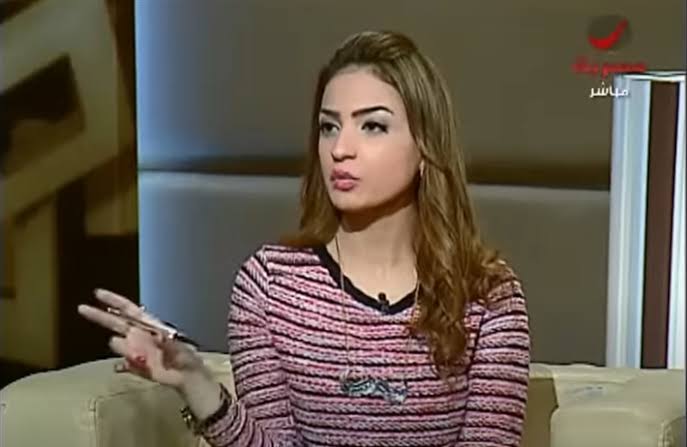 ياسمين عز تعلق على السخرية من صورها: اللي ماتعرفش ترقص تقول الأرض معووجة